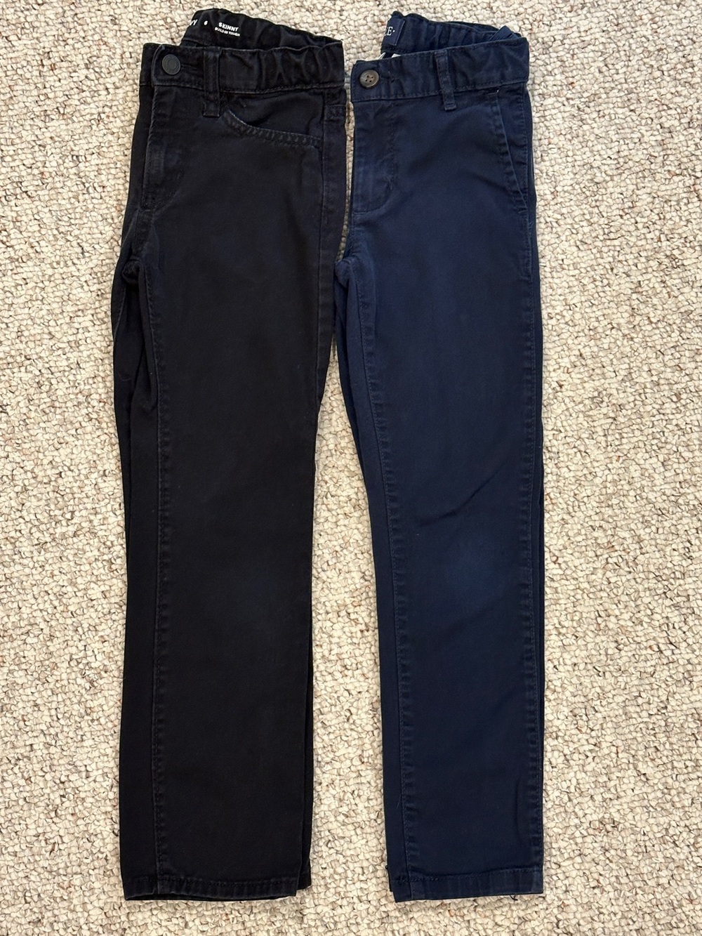 Bundle of 2 pairs of slim boys pants in size 6. Old Navy/Children’s place
